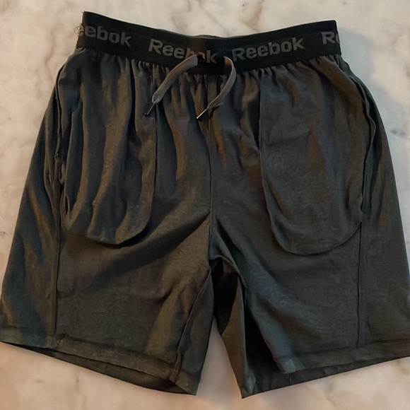 Reebok Men’s Short with Pockets- Medium Size - Picture 6 of 9